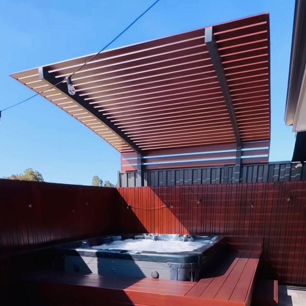 Hollywood Pergola - Hot Tub