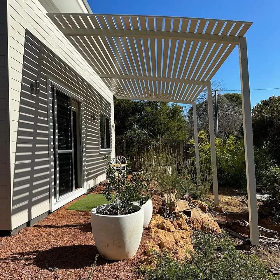 Miami Pergola - house in the bush